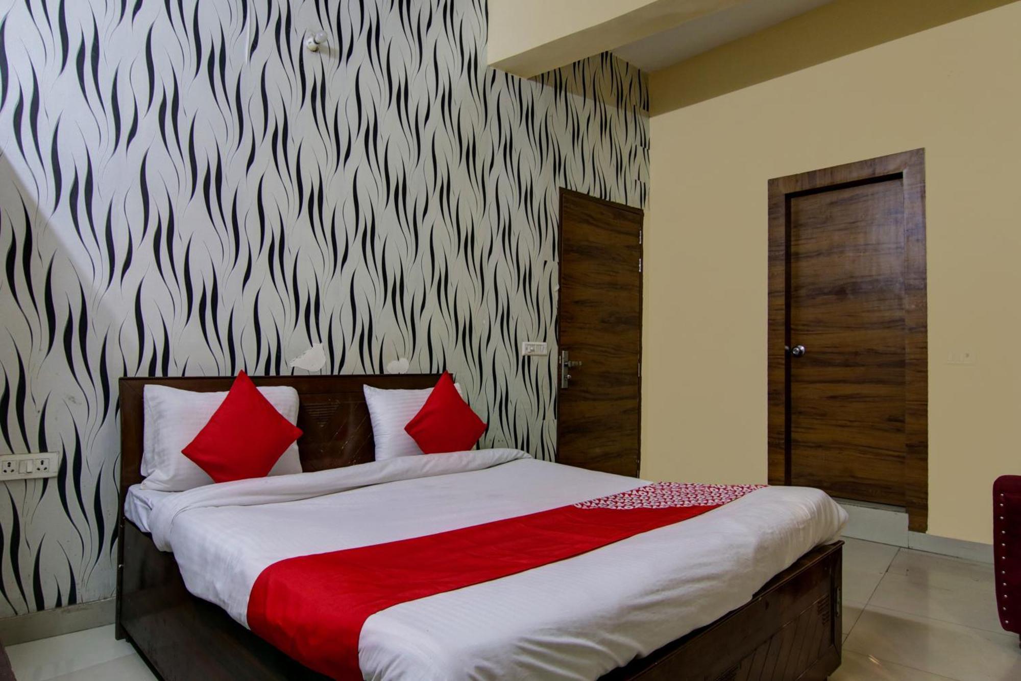Yash House 3*